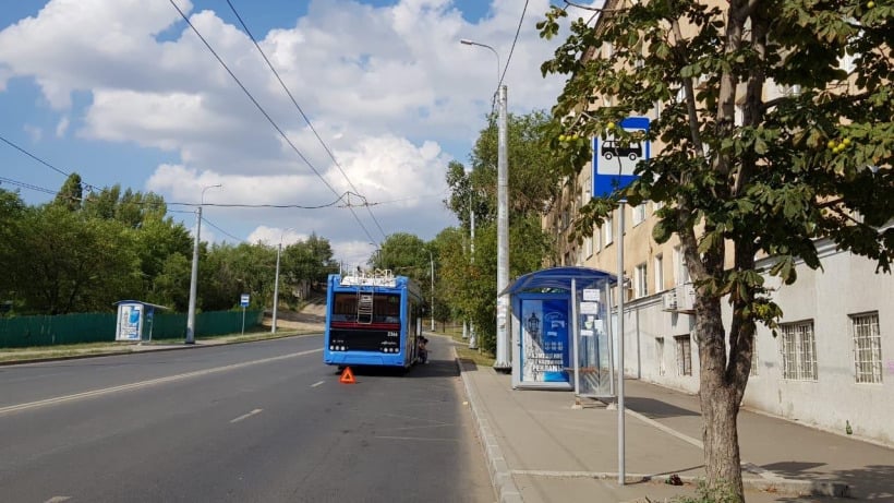 Саратовская пенсионерка получила травмы в троллейбусе