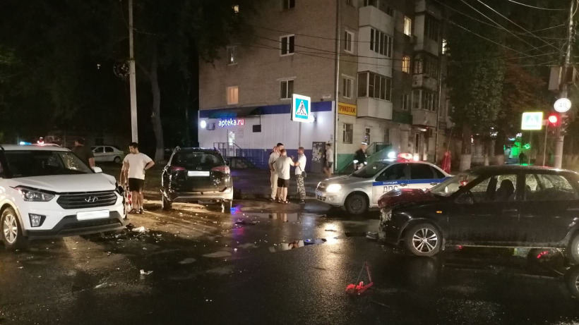 В тройном ДТП на проспекте Энтузиастов пострадал водитель «Приоры»