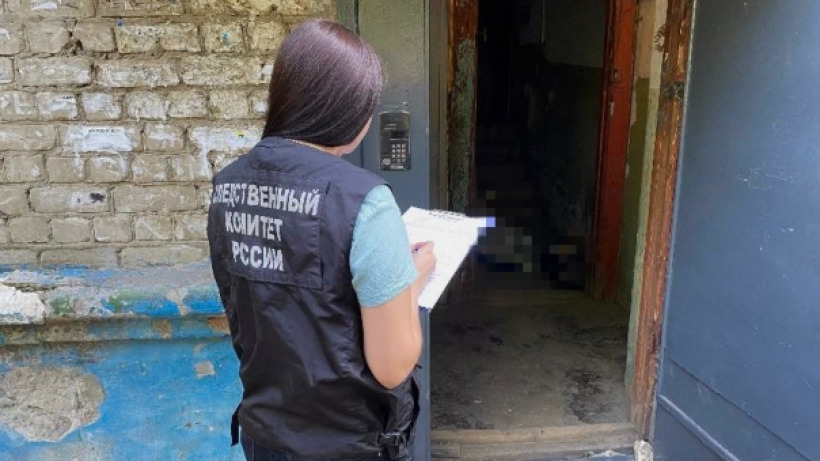 У дома в Саратове жильцы нашли тело пенсионерки