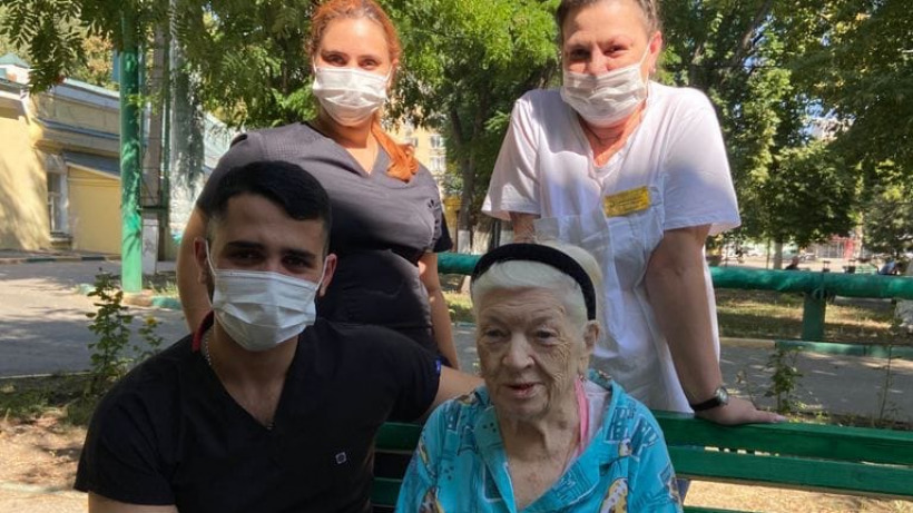Саратовские врачи вылечили от коронавируса 92-летнюю пациентку