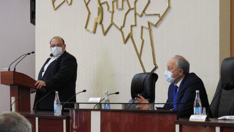 Министр объяснил саратовскому губернатору, как соотносятся вакцинация и высокая заболеваемость