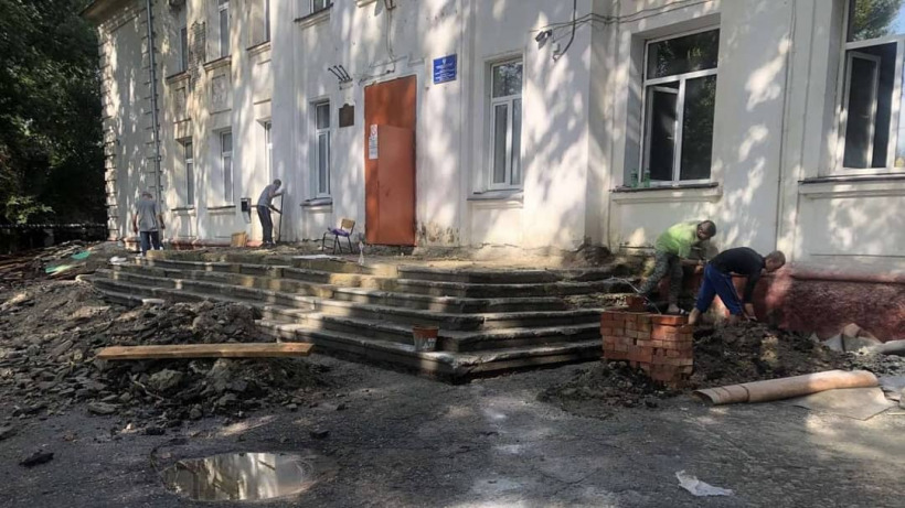 Грибов поддержал саратовских чиновников, закрывших школу на ремонт до ноября