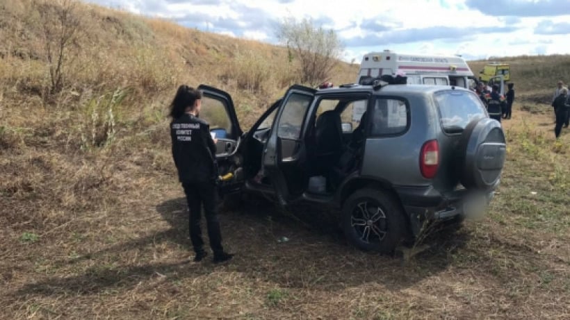 У дач под Саратовом обнаружили «Ниву» с двумя трупами в салоне