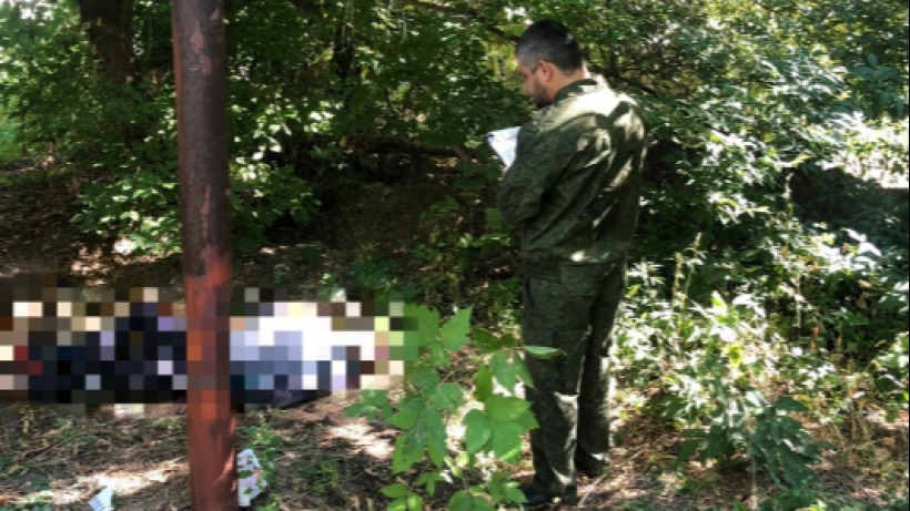 На улице в Саратове рабочие нашли труп неизвестного мужчины