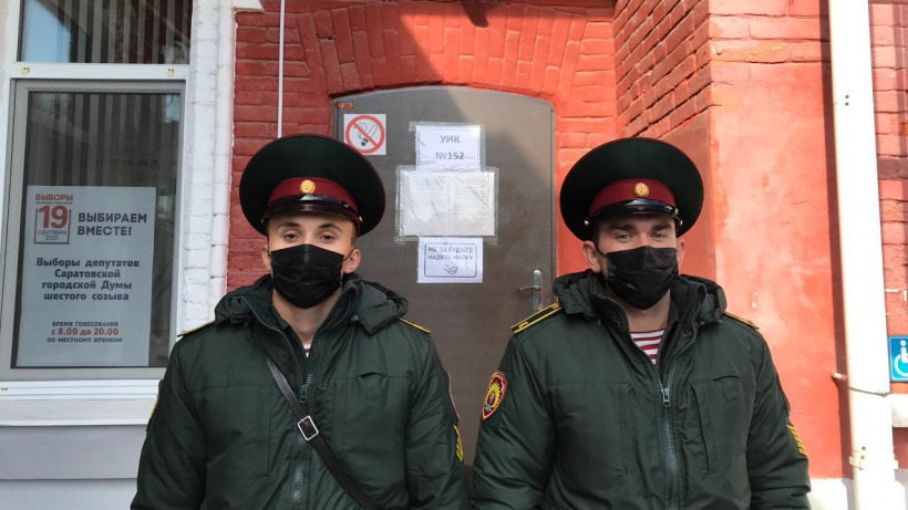 На УИК в Саратове росгвардейцы спасли избирателя, у которого начался приступ эпилепсии