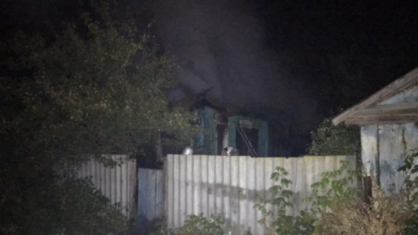 Пожилая пара погибла при ночном пожаре под Самойловкой