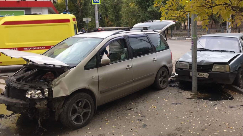 В столкновении «Сеата» и «девятки» на Ломоносова пострадали две пенсионерки