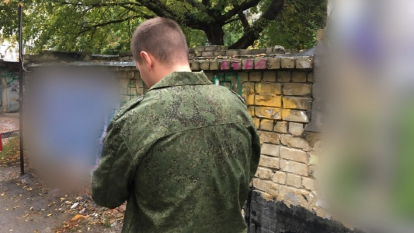 Саратовчанка гуляла в гаражах с собакой и обнаружила труп мужчины