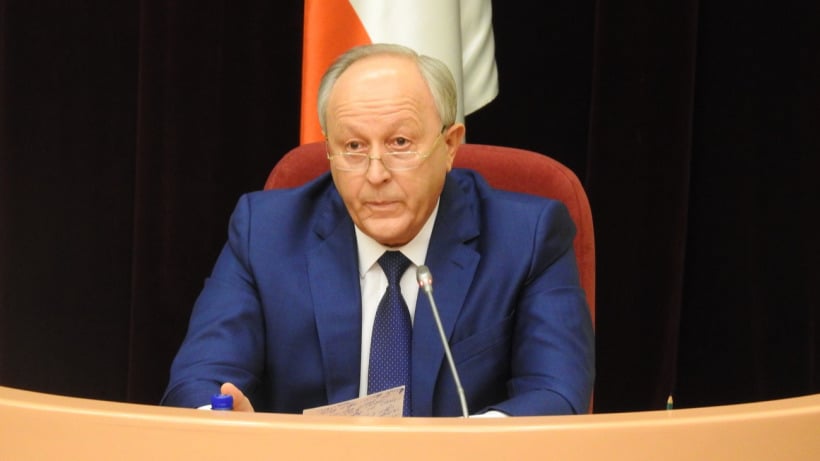 Саратовский губернатор признал «где-то несправедливым» повышение зарплат себе и чиновникам