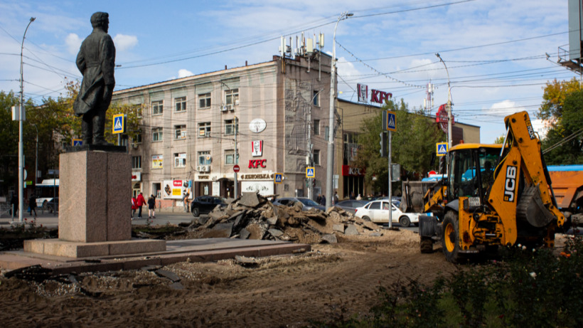 До свидания, Рахова – 2. Что происходит с зеленой улицей в центре Саратова после начала реконструкции. Фоторепортаж