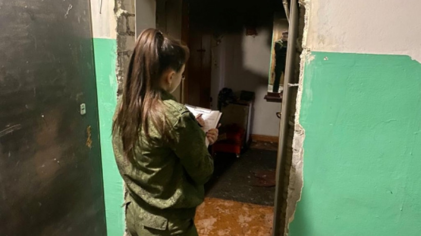 В саратовской квартире из-за хлопка газа выбило окна и двери