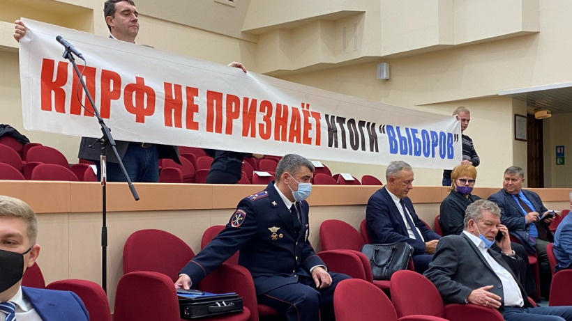 Первое заседание Саратовской гордумы началось с протеста КПРФ