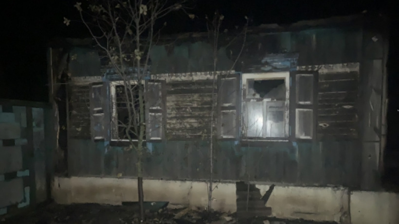 В селе под Саратовом вместе с домом сгорели мужчина и женщина