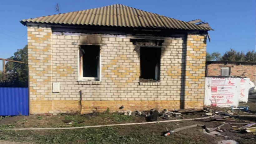 Четверо детей выпрыгнули из окна во время ночного пожара в Балашовском селе