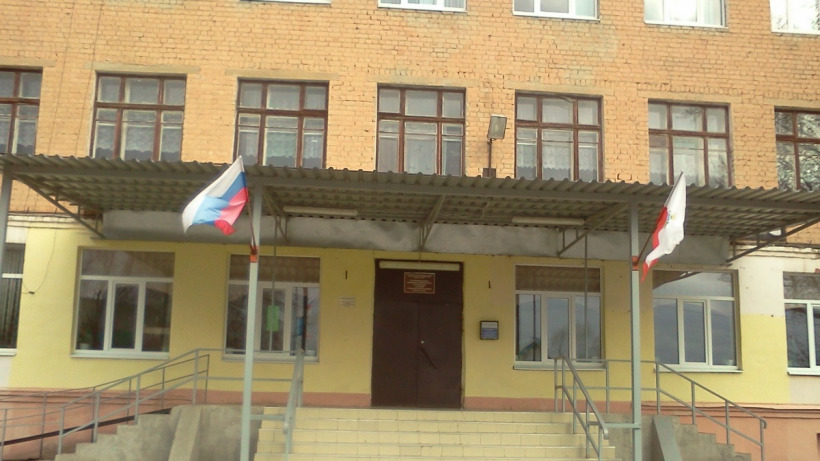 В школах крупных городов Саратовской области завтра отменяют дистанционку
