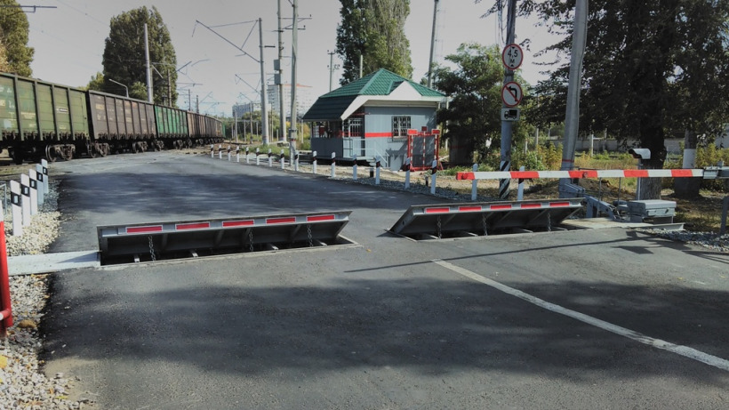 Сегодня днем в Саратове закроют железнодорожный переезд