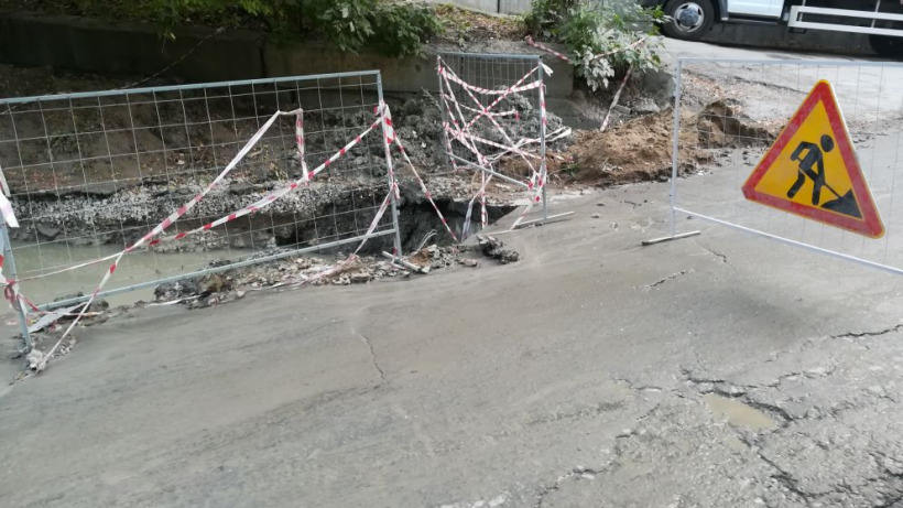 Жителям еще пяти улиц Саратова до вечера отключили воду  