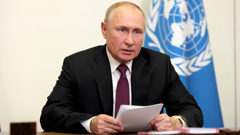 Путин поручил давать россиянам два выходных за вакцинацию от COVID-19