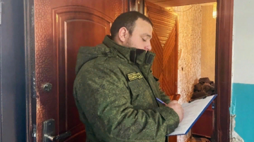 В саратовском селе нашли труп мужчины. Он пролежал в квартире неделю