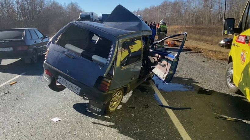 В массовой аварии под Саратовом пострадали два человека