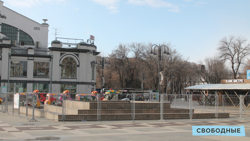 Саратовский фонтан «Одуванчик» снова не успели отремонтировать в срок
