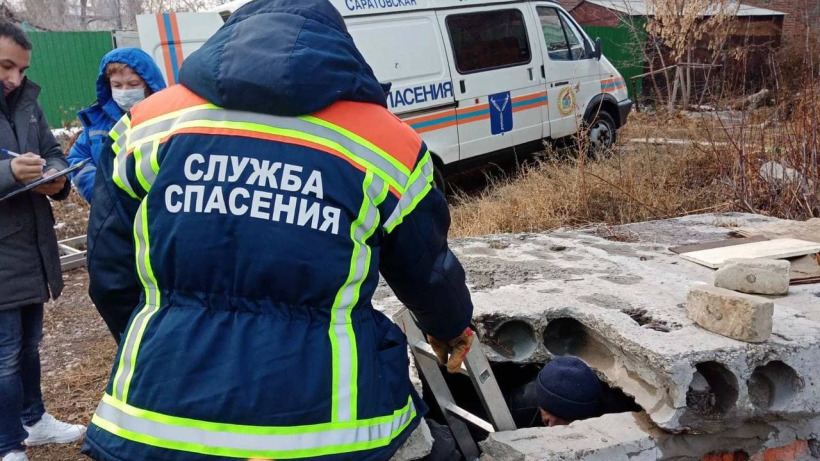 В Саратовской области мужчина провалился в двухметровый колодец
