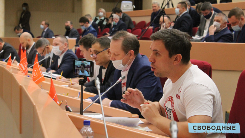Бондаренко в облдуме допрашивает судей по поводу введения QR-кодов