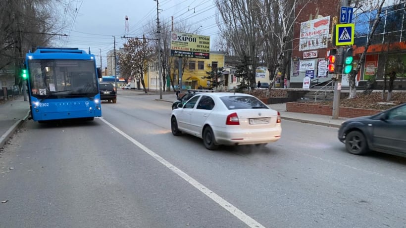 В Саратове троллейбус сбил 13-летнего мальчика