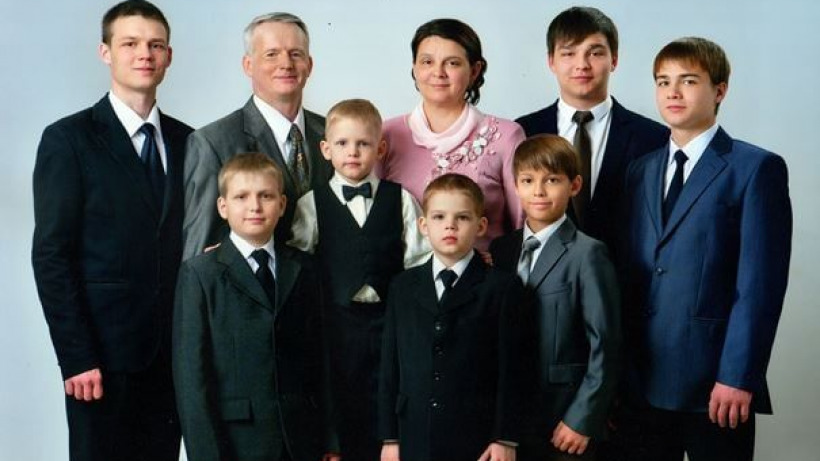 Путин наградил многодетную саратовскую семью орденом «Родительская слава»
