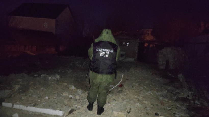 Стена на саратовского подростка рухнула, когда он разбирал нежилой дом