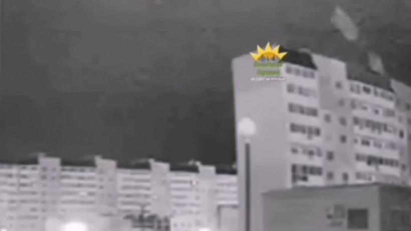 Следователи проверят видеозапись об оторвавшейся кровле дома на Лисина