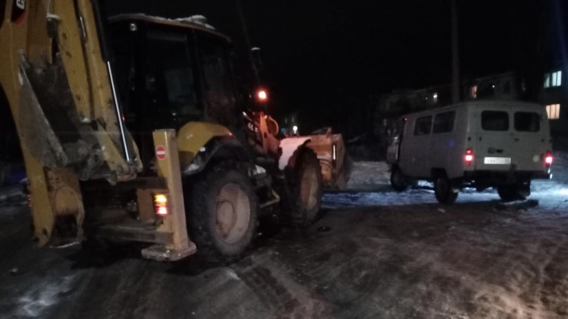 В Красном Куте «уазик» врезался в снегоуборочный трактор. Пострадала пассажирка