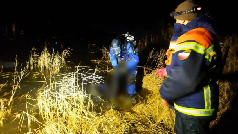 В селе под Балашовом спасатели достали из-подо льда тело рыбака