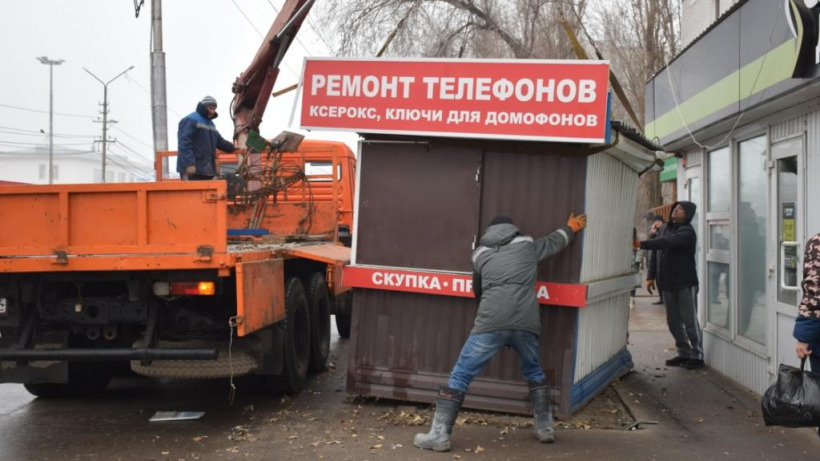 На Сенном снесли незаконный торговый ларек