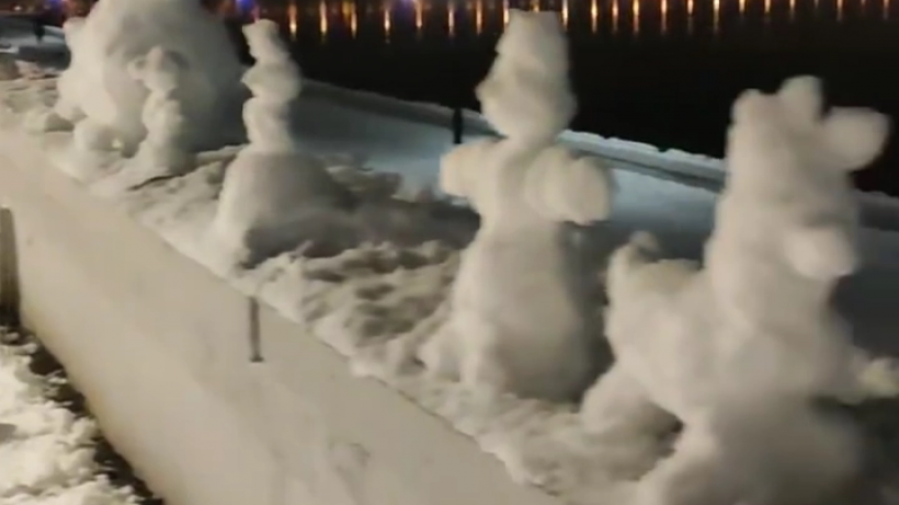Саратовцы устроили на набережной импровизированную выставку снеговиков