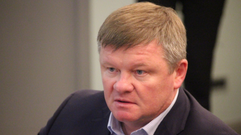 Исаев потребовал убрать снег с крыш всех саратовских домов