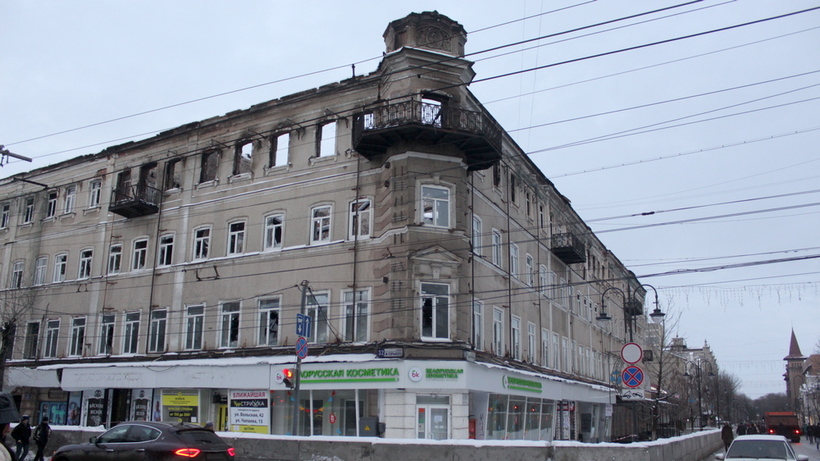 Из «России» в «Европу». Как погибало старейшее здание проспекта Кирова и можно ли спасти его сегодня?