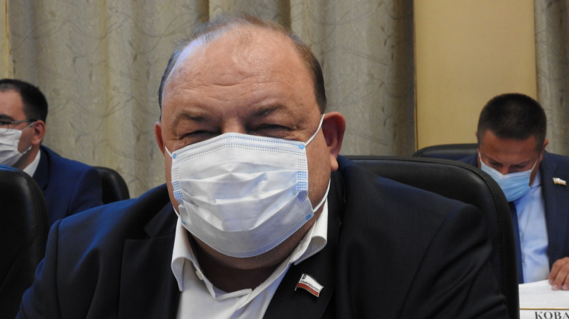 Отказ саратовского министра считать врачами медиков-антипрививочников заметили федеральные СМИ