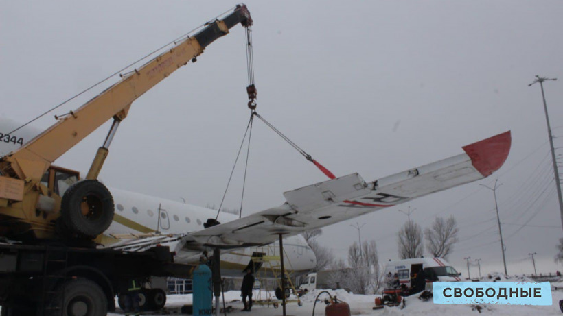 «Такое хорошее дело и так провалить!» Блогер рассказал о варварски отрезанных крыльях саратовского самолета-памятника