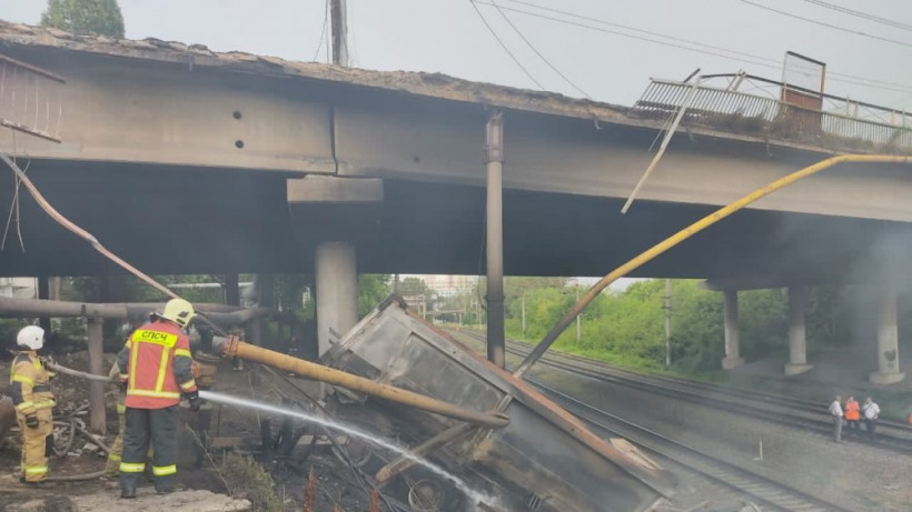 Мост на Орджоникидзе, с которого рухнул грузовик, обещают восстановить к середине мая
