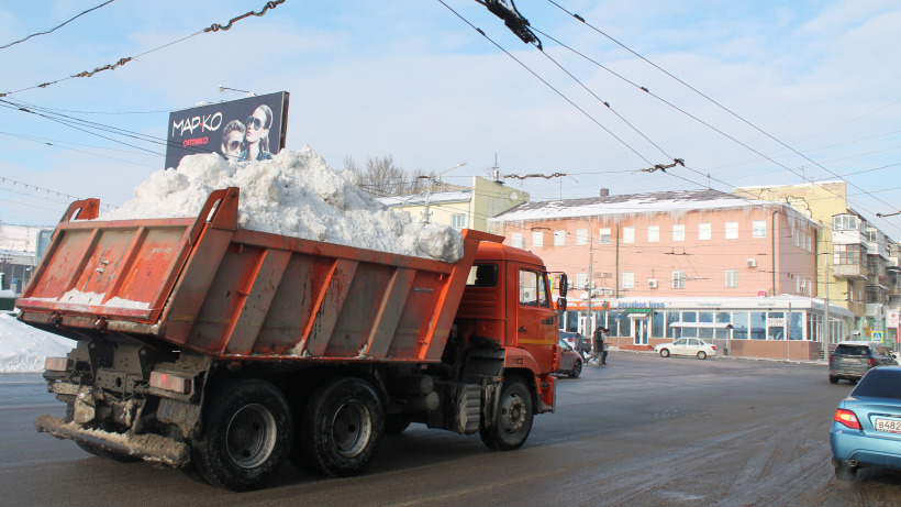 В Саратове продолжают эвакуировать машины для расчистки снега. Список улиц