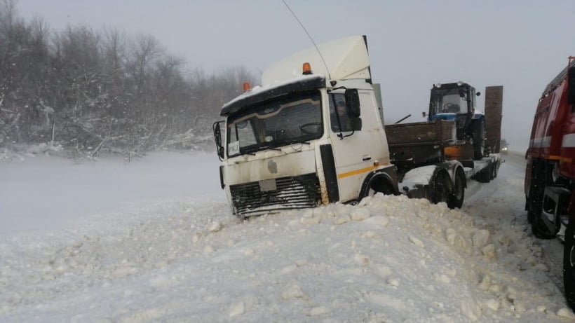 Под Красноармейском иномарка врезалась в фуру. В больнице оказалась пассажирка легковушки