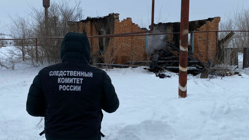 В селе под Марксом вместе с домом сгорел неизвестный мужчина