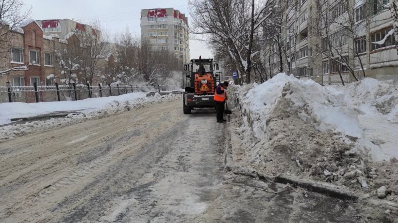 На ночь в Саратове для очистки снега перекроют две улицы