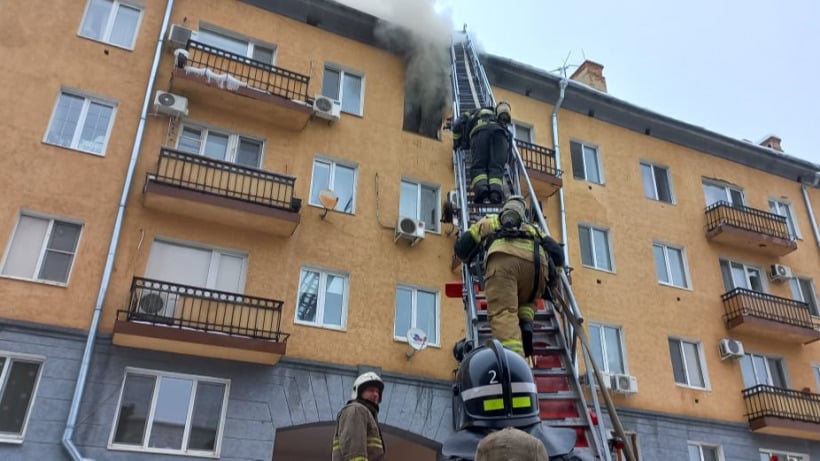 Пожар на проспекте Кирова. Из пятиэтажки эвакуировали ребенка   