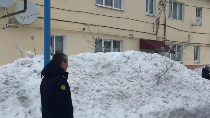 В Татищеве мужчина погиб от угарного газа, его возлюбленная в больнице