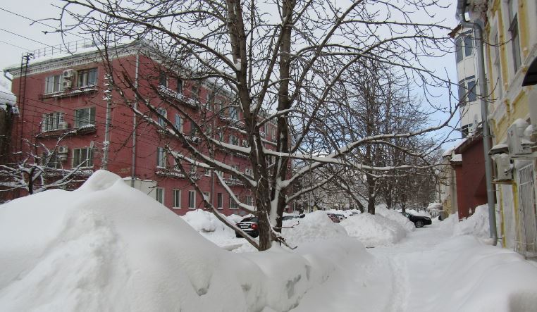 Радаев потребовал от мэра Саратова расчистить дороги от снега к концу недели