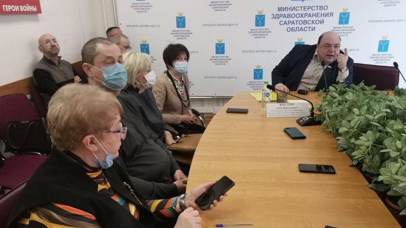 Министр Костин устроил эксперимент, заставив главврачей звонить в свои кол-центры