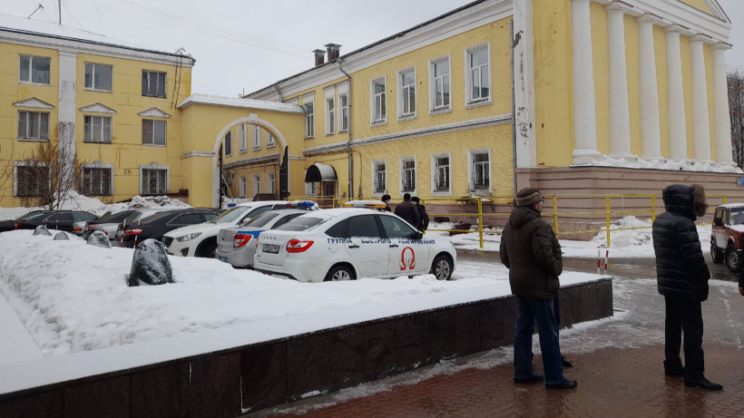 Лишение Бондаренко мандата. Перед зданием облдумы полиция и ГБР