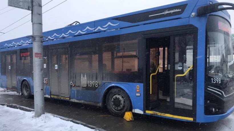 В саратовском троллейбусе после падения пострадала пожилая пассажирка